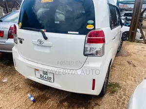 Toyota Spade 2012 White