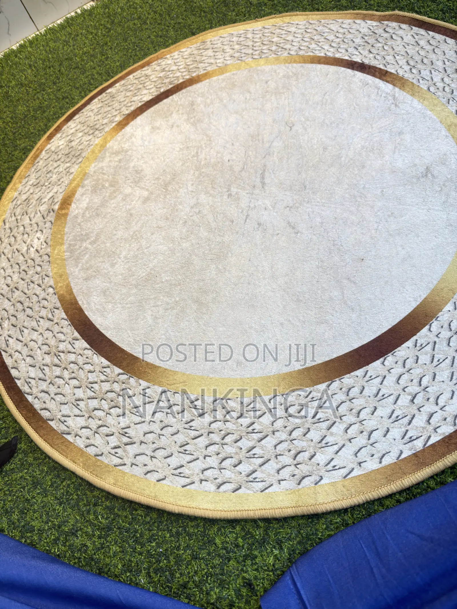 Round Center Carpets