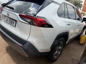 Toyota RAV4 2021 White