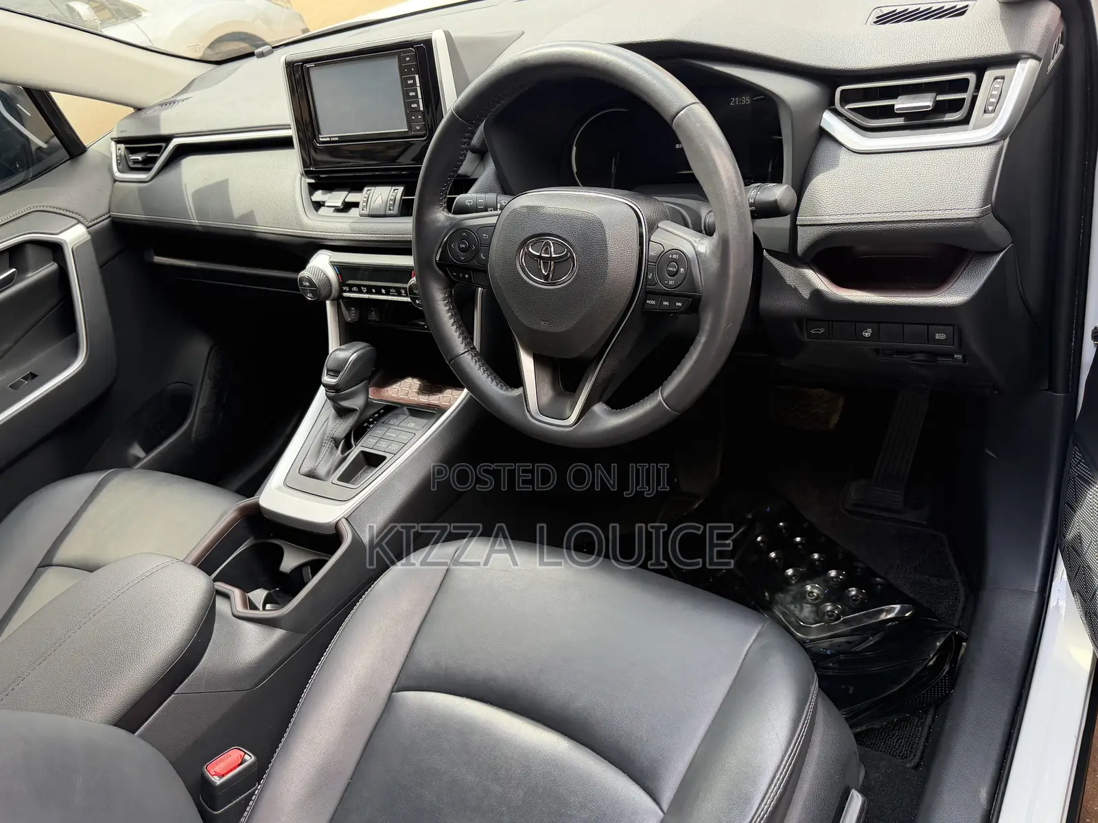 Toyota RAV4 2021 White