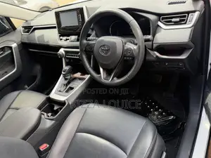 Toyota RAV4 2021 White