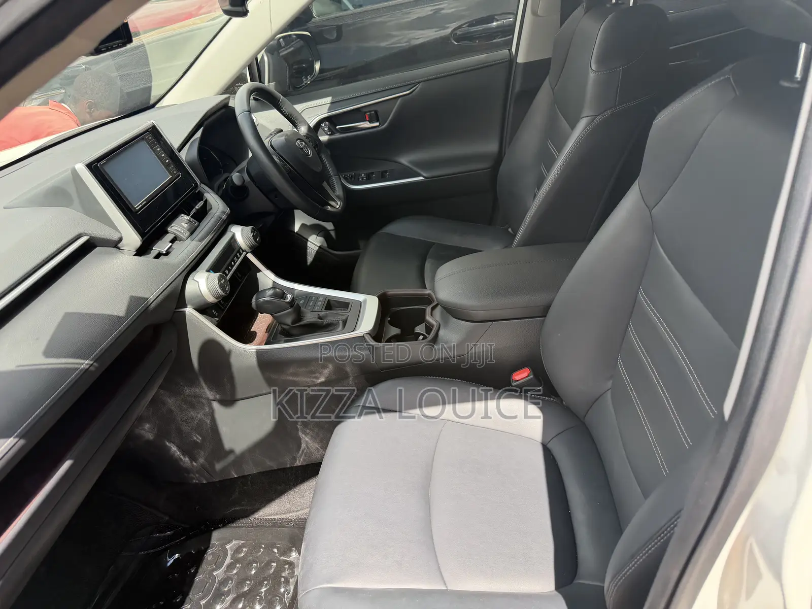 Toyota RAV4 2021 White