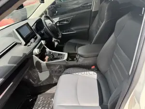 Toyota RAV4 2021 White