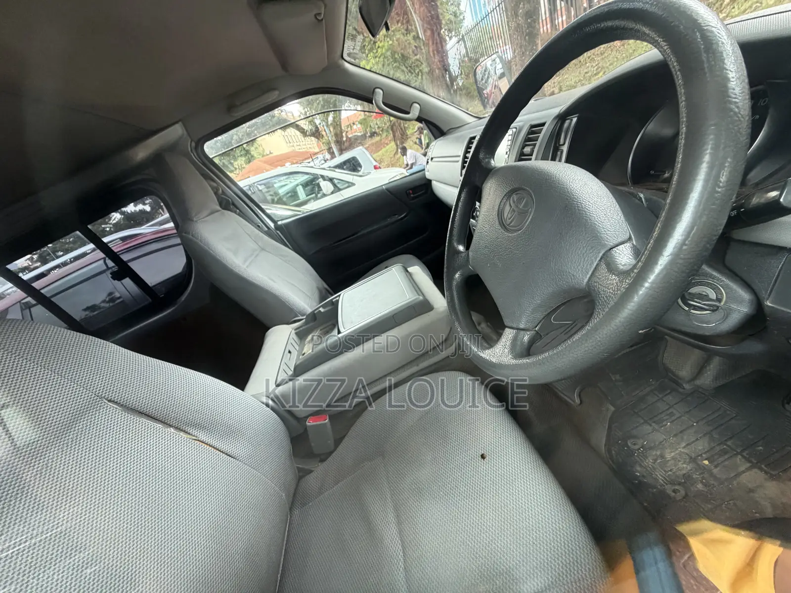 Toyota HiAce 2012 Silver