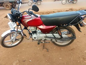 Bajaj Boxer 100 2025 Red