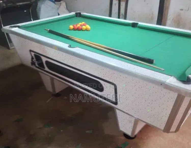 Double Jointer Pool Table, Comes With Accessories