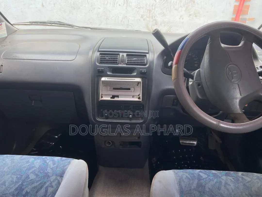 Toyota Ipsum 2000 Gray