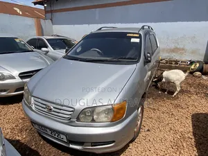 Toyota Ipsum 2000 Gray