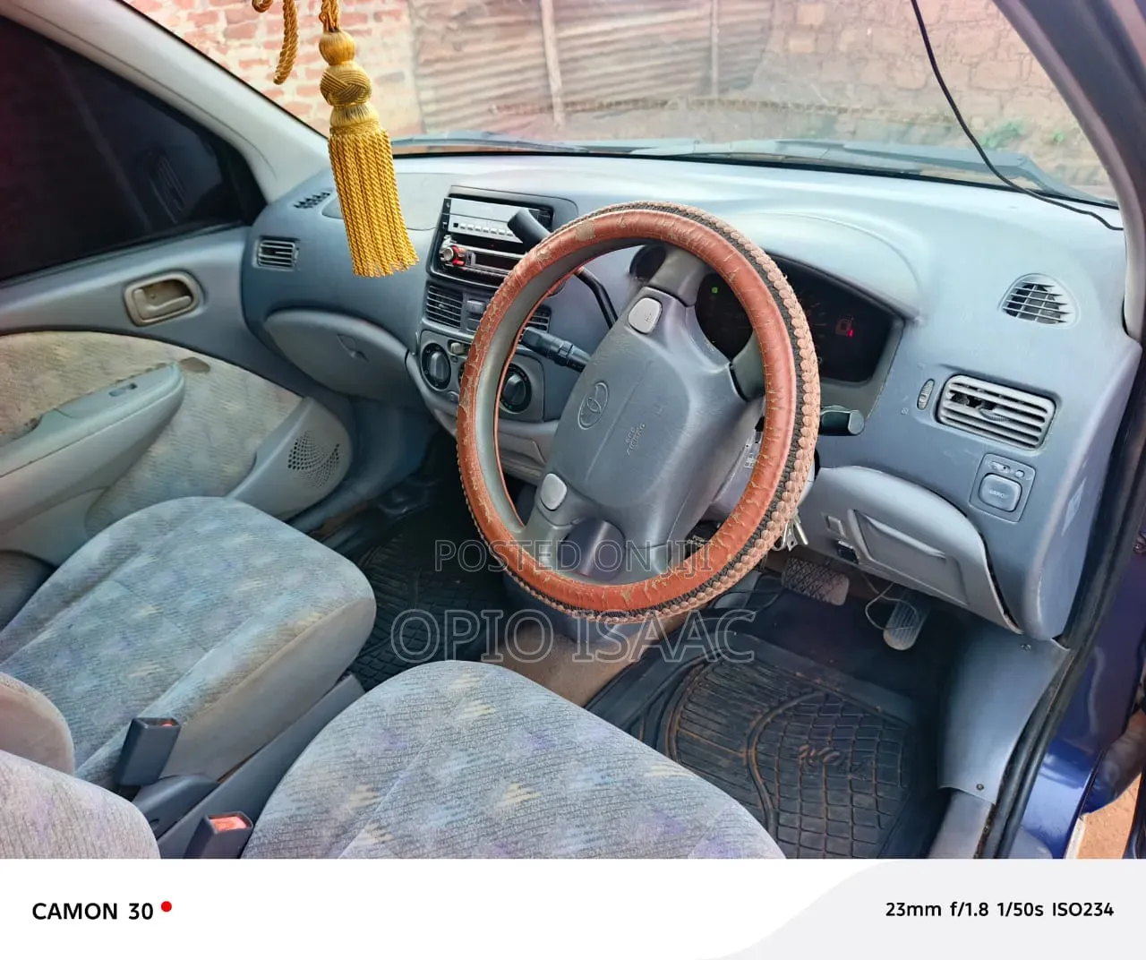 Toyota Raum 2000 Blue