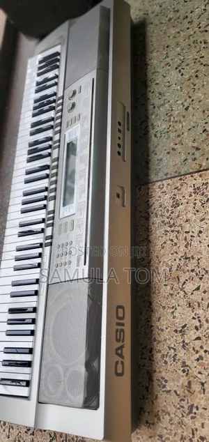 Keyboard Casio 6 Octaves Wk 200