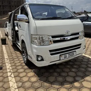 Toyota HiAce 2012