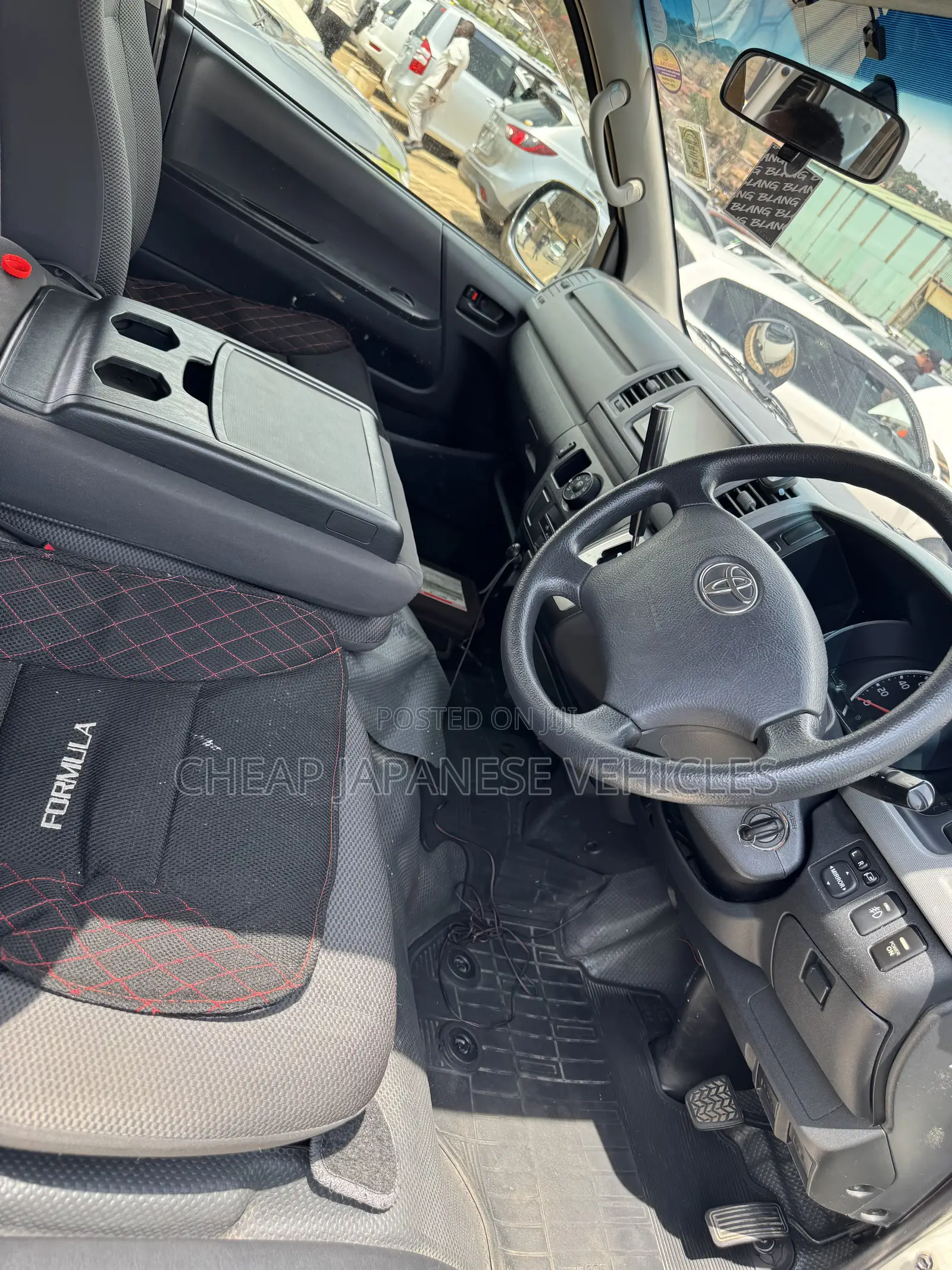 Toyota HiAce 2012