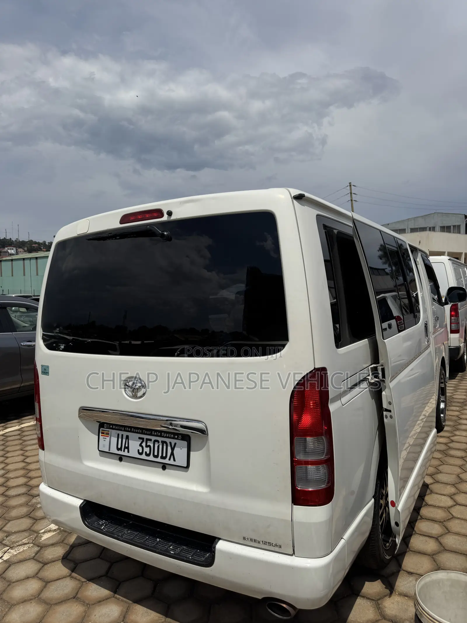 Toyota HiAce 2012