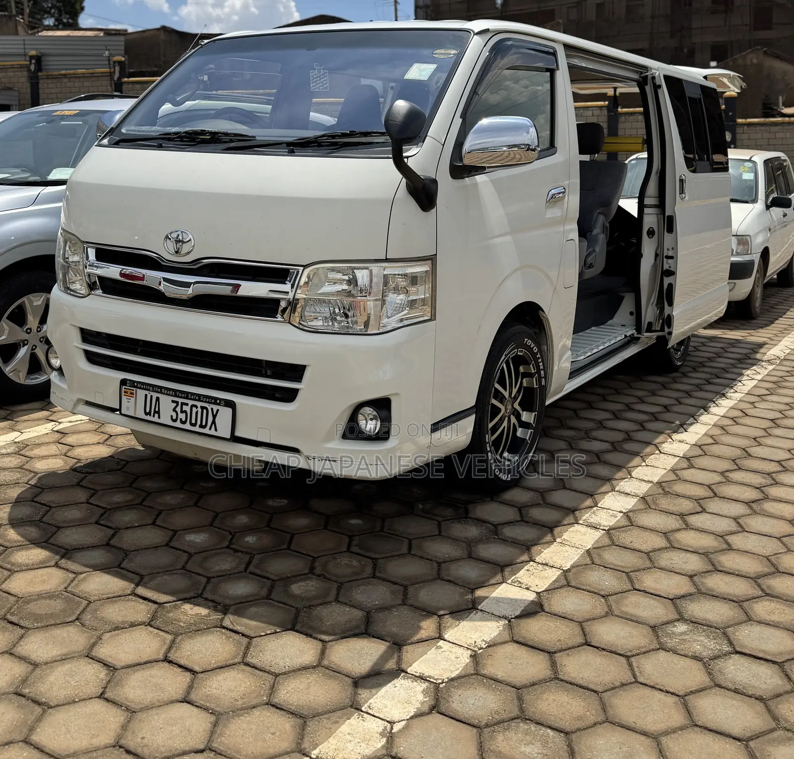 Toyota HiAce 2012