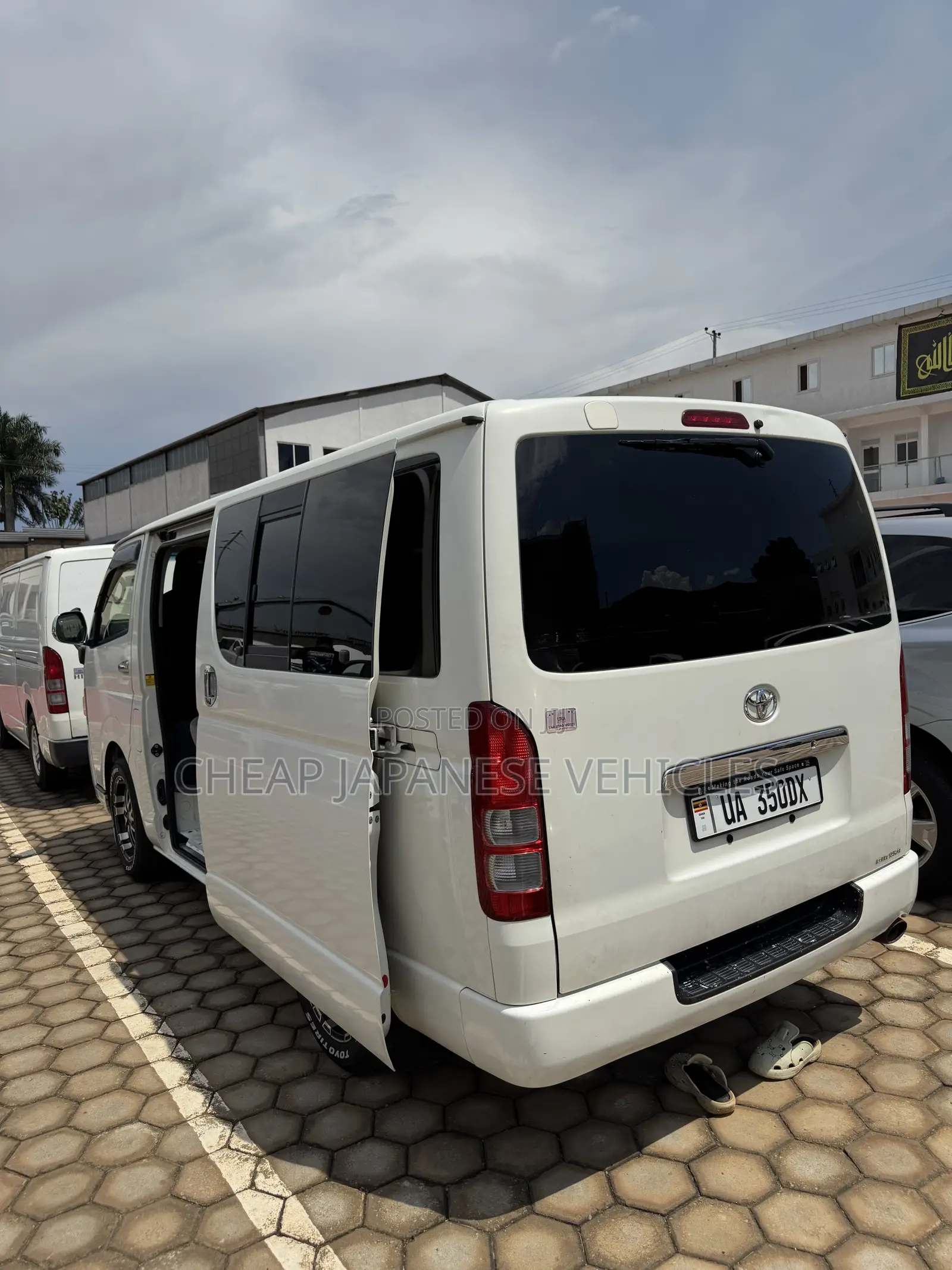 Toyota HiAce 2012