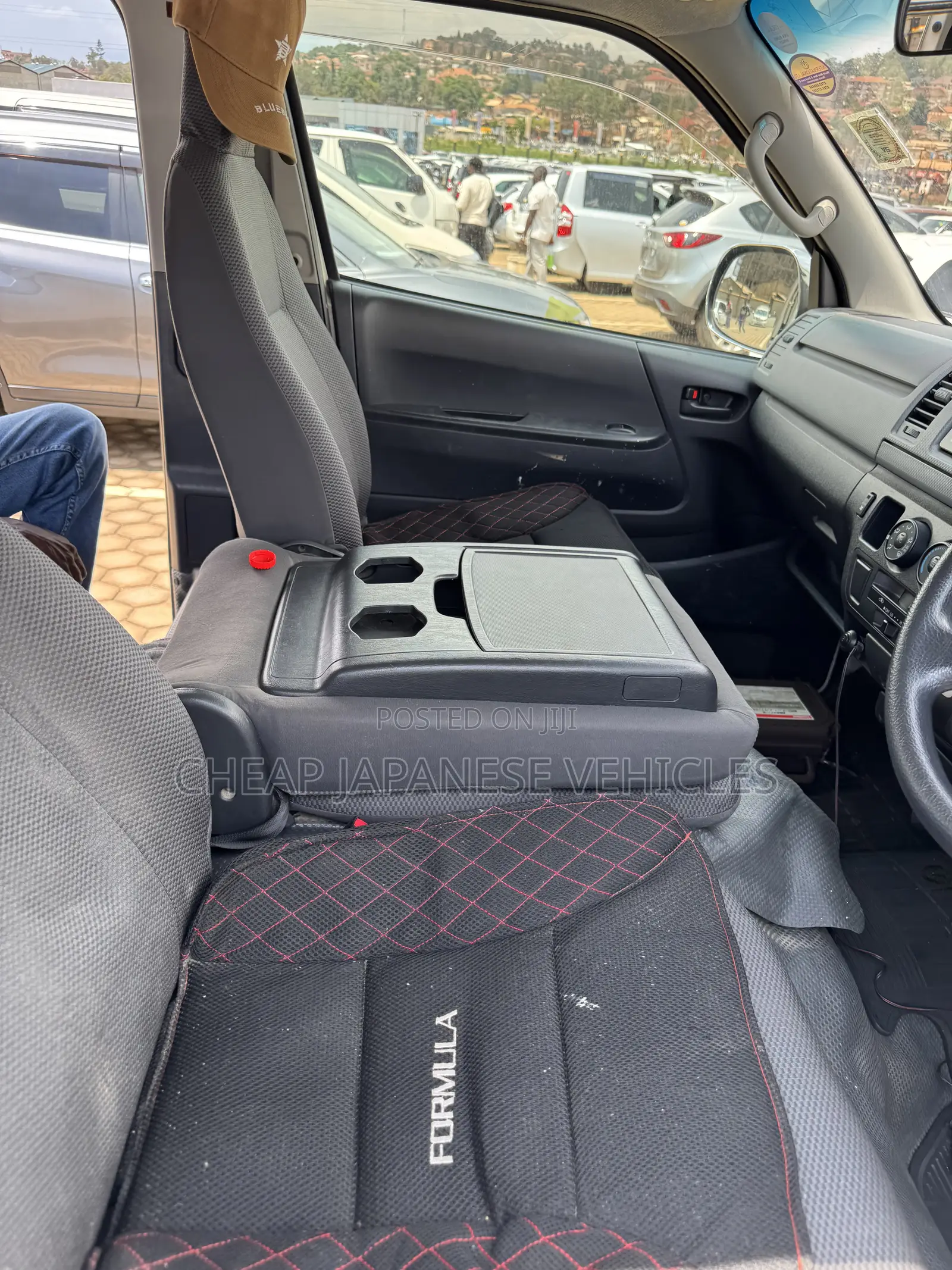 Toyota HiAce 2012