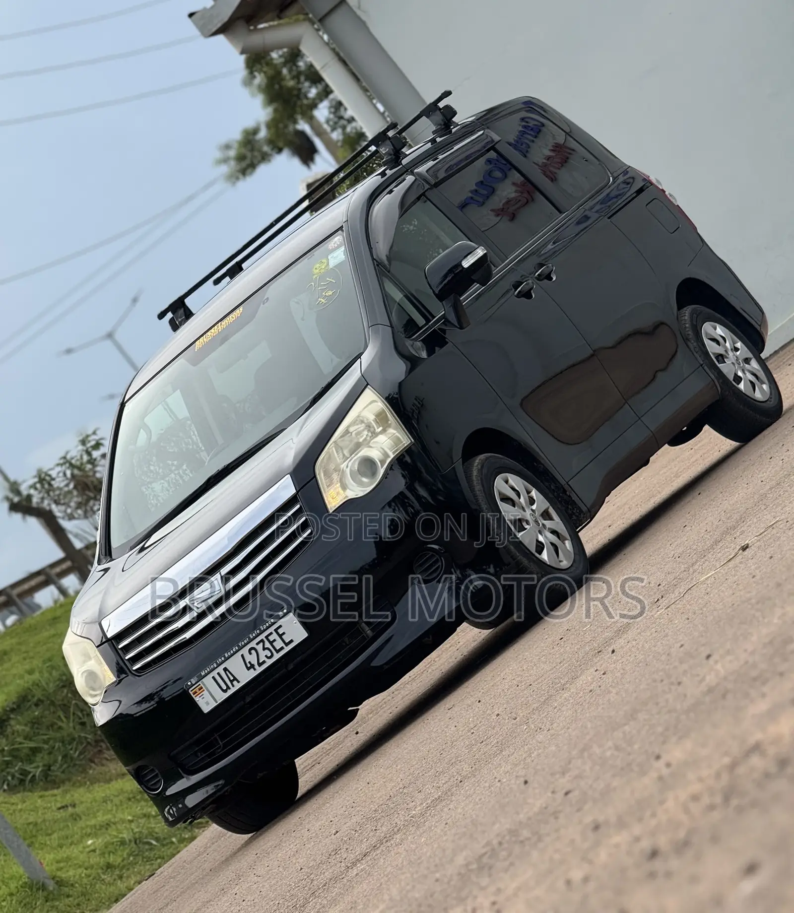 Toyota Noah 2.0 143hp FWD (7 Seater) 2012 Black