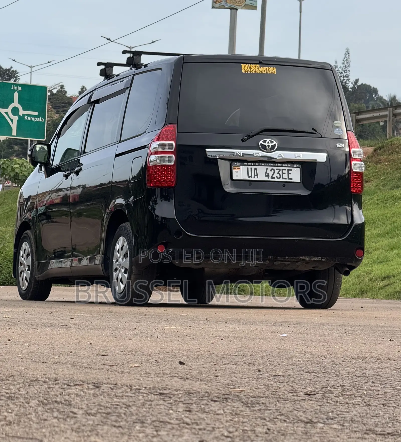 Toyota Noah 2.0 143hp FWD (7 Seater) 2012 Black