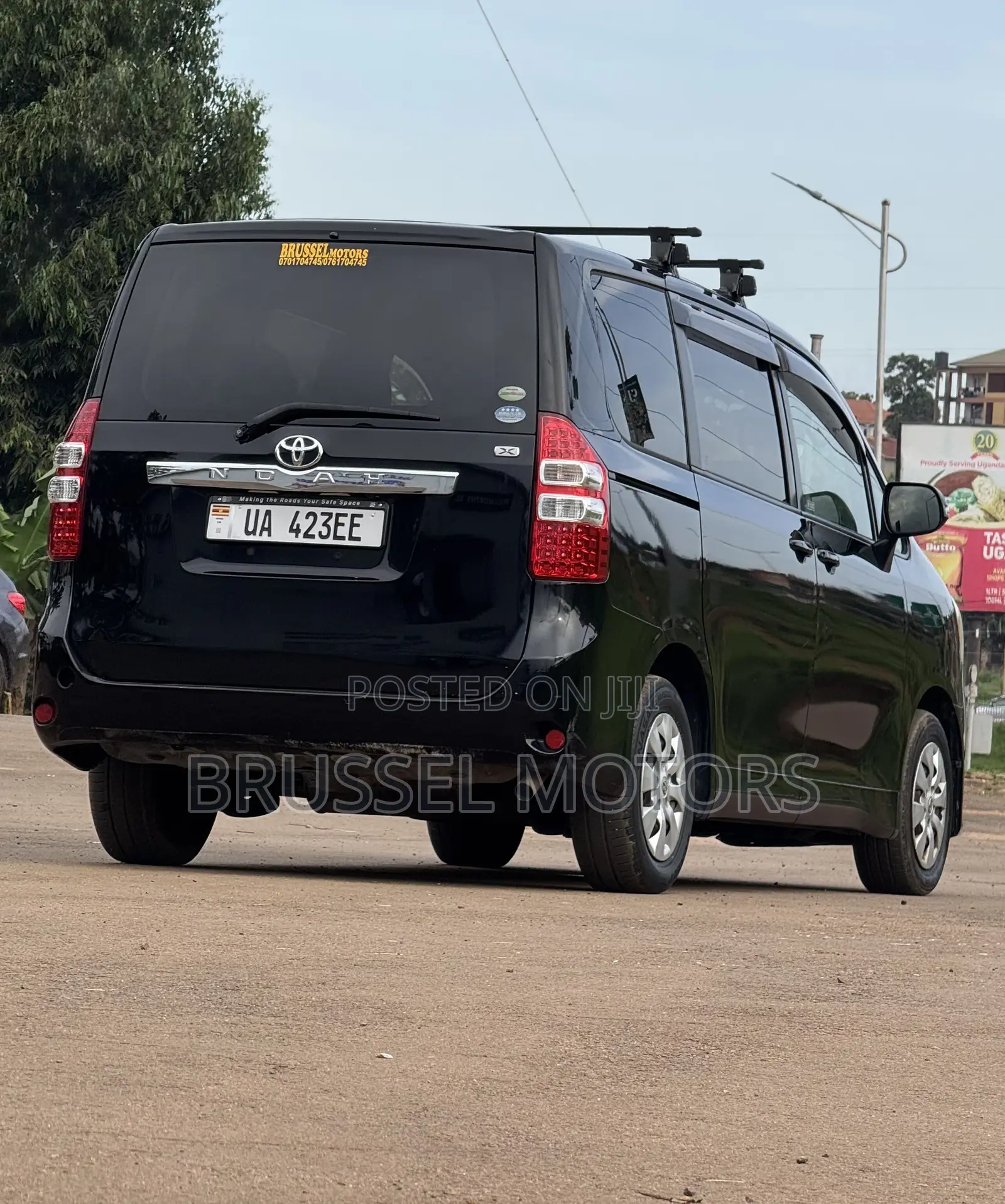 Toyota Noah 2.0 143hp FWD (7 Seater) 2012 Black
