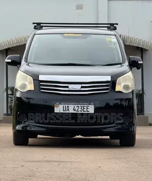Toyota Noah 2.0 143hp FWD (7 Seater) 2012 Black