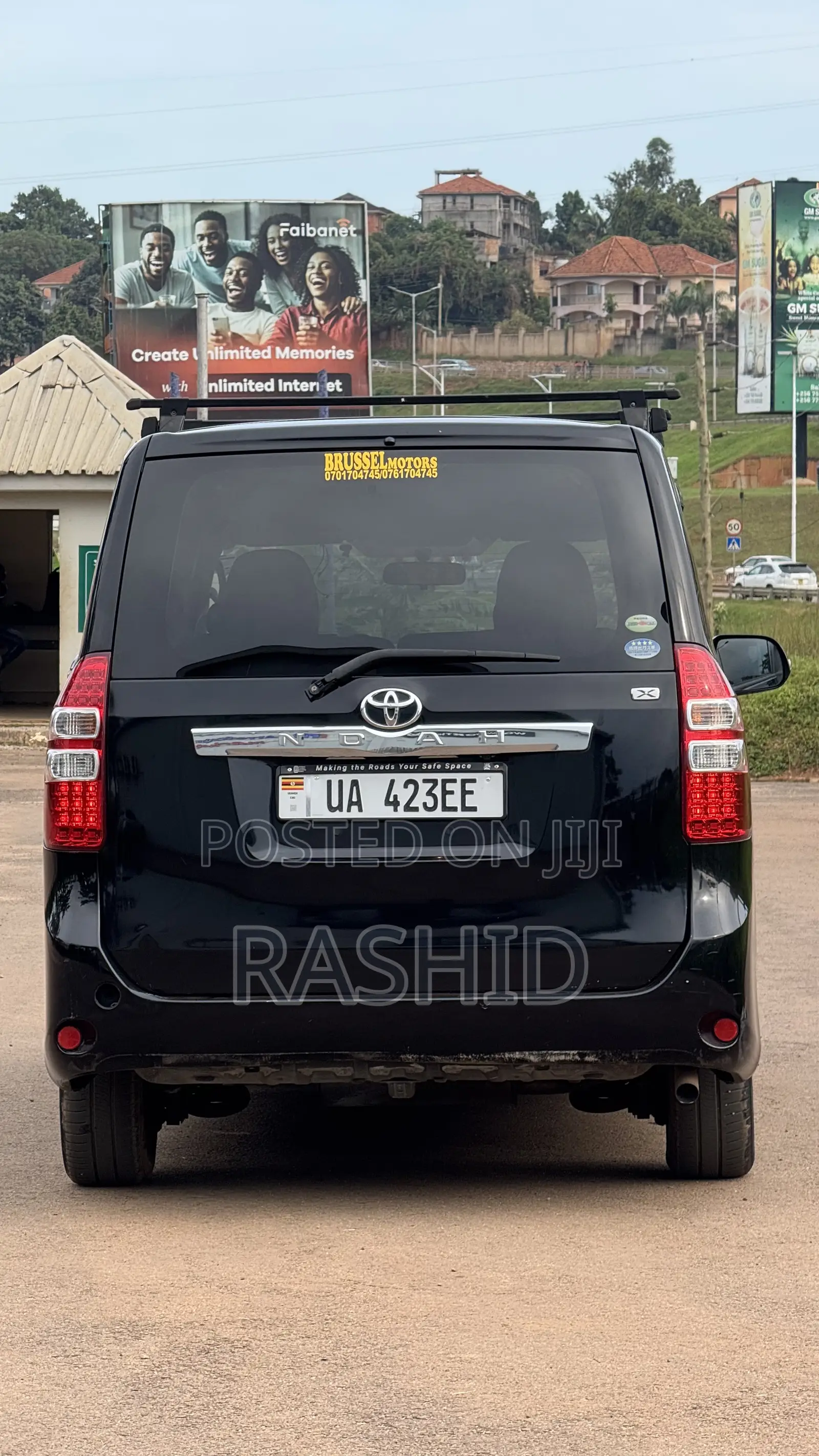 Toyota Noah 2.0 143hp FWD (7 Seater) 2012 Black