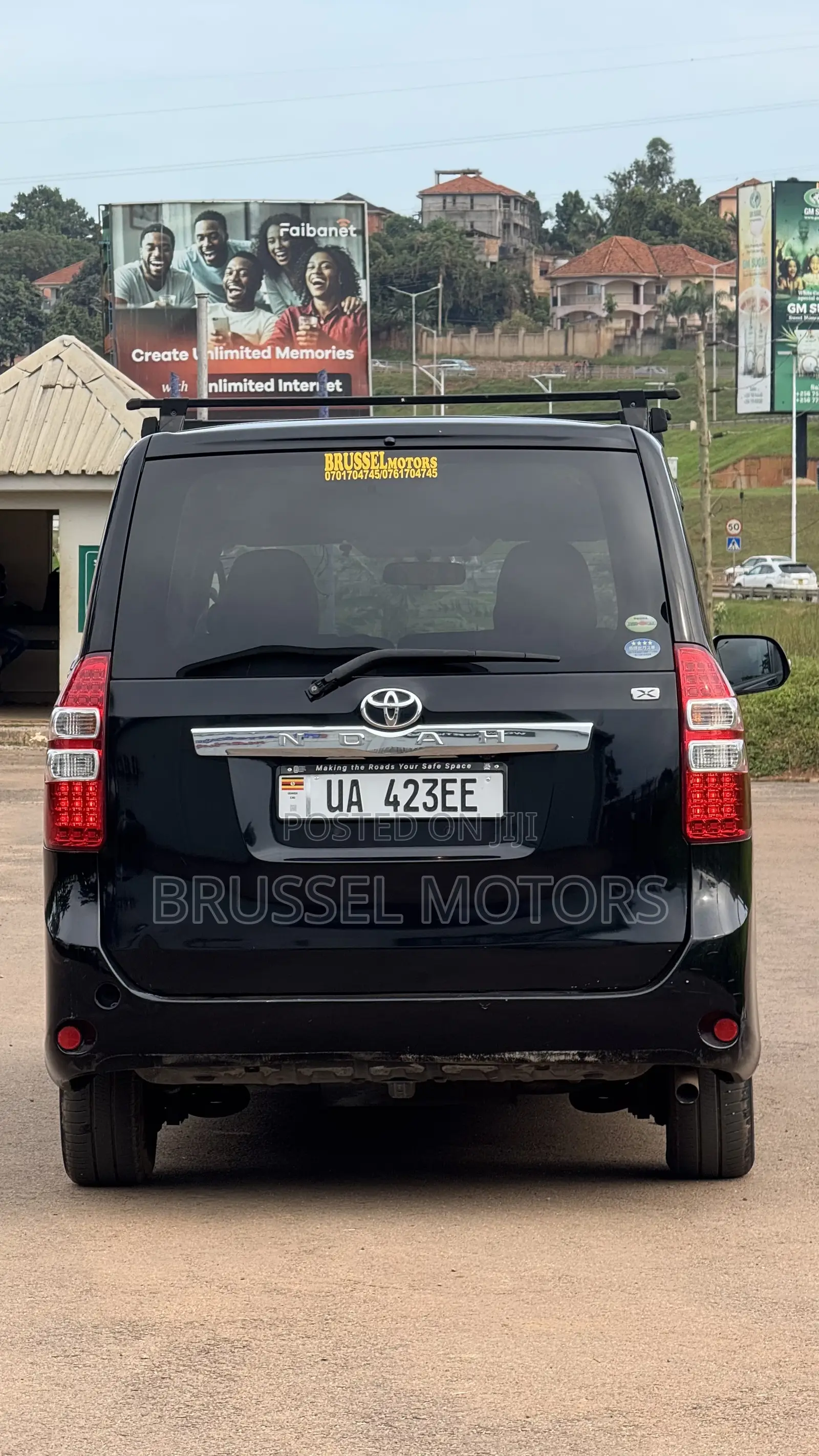 Toyota Noah 2.0 143hp FWD (7 Seater) 2012 Black