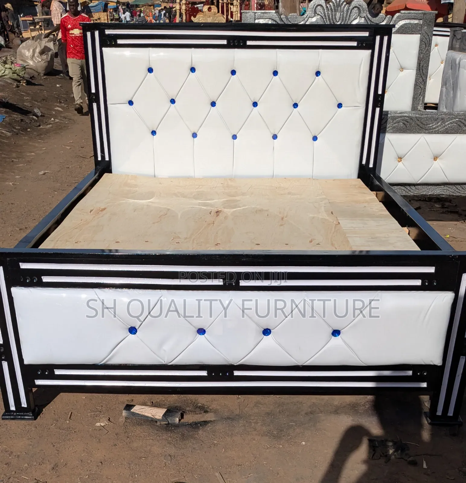 White Striped Bed 5x6
