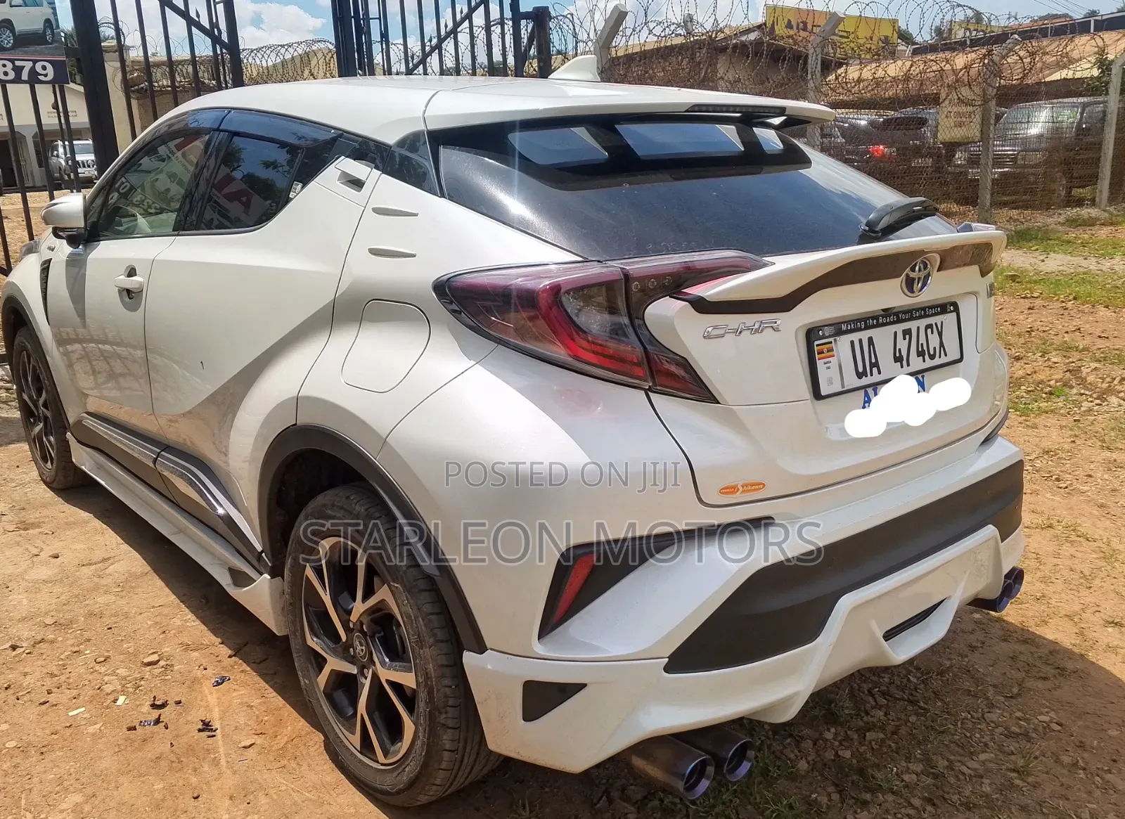 Toyota C-HR XLE FWD Sport Utility (2.0L 4cyl 2AM) 2018 White