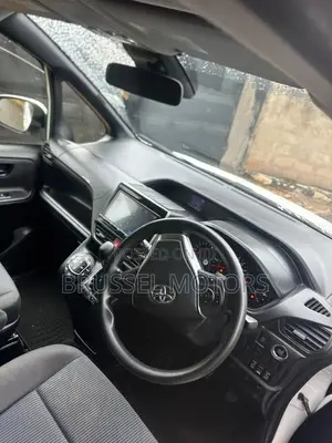 Toyota Noah 2.0 FWD (8 Seater) 2018 White