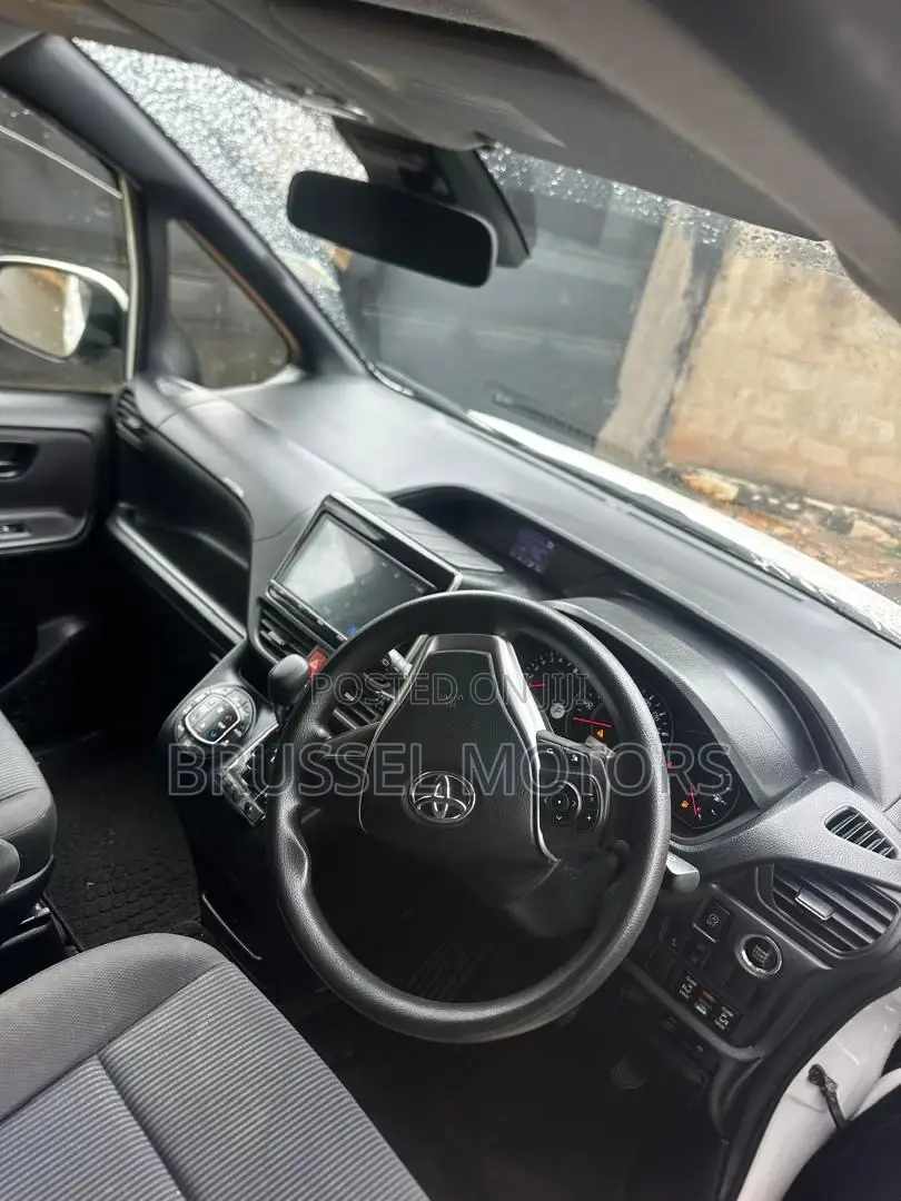 Toyota Noah 2.0 FWD (8 Seater) 2018 White