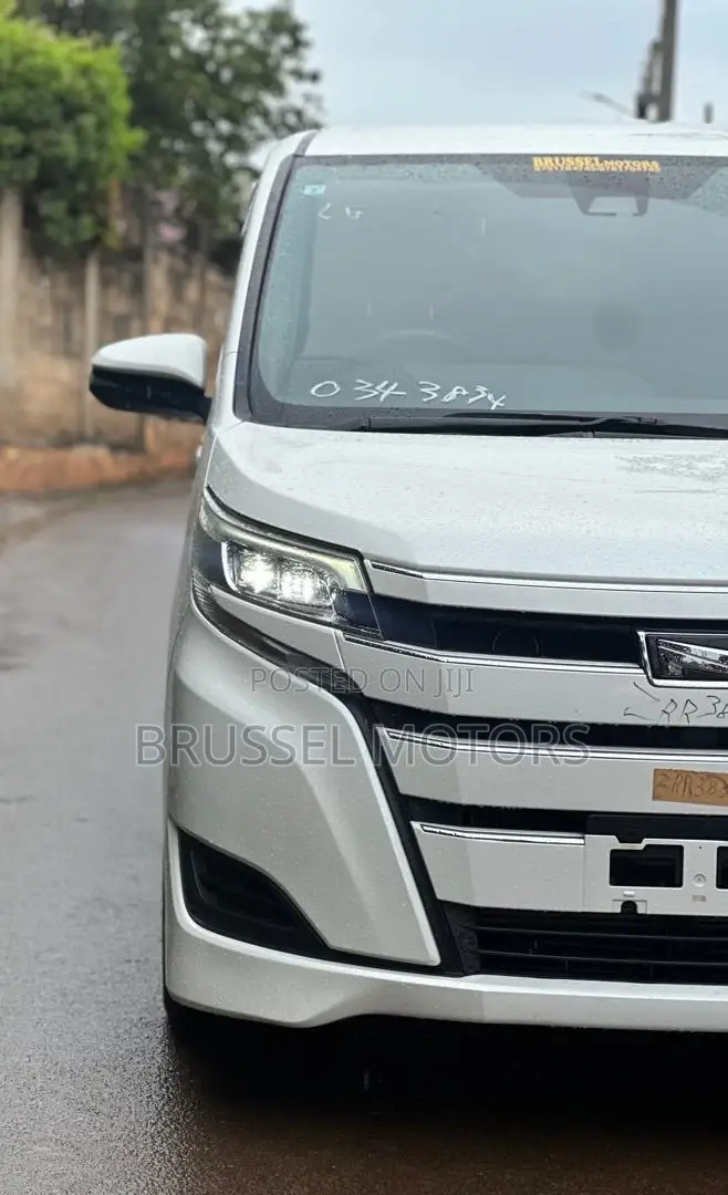 Toyota Noah 2.0 FWD (8 Seater) 2018 White