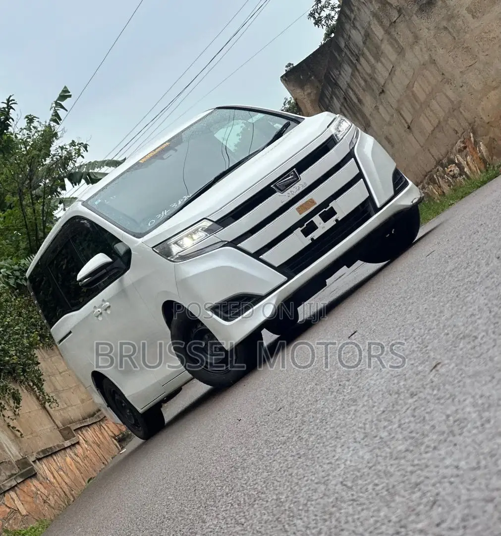 Toyota Noah 2.0 FWD (8 Seater) 2018 White