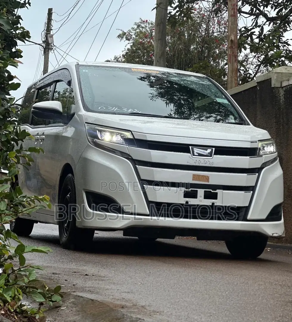 Toyota Noah 2.0 FWD (8 Seater) 2018 White