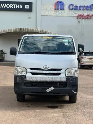 Toyota HiAce 2015 Silver