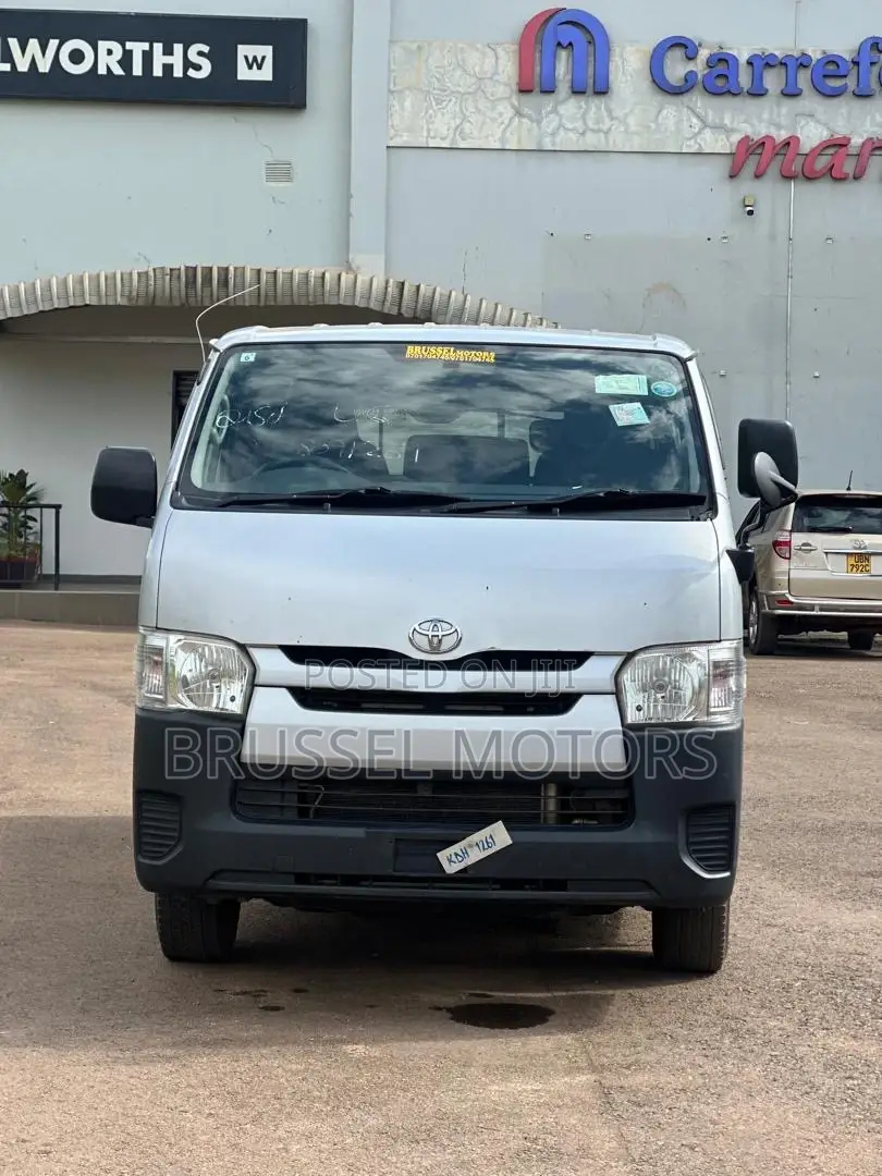 Toyota HiAce 2015 Silver