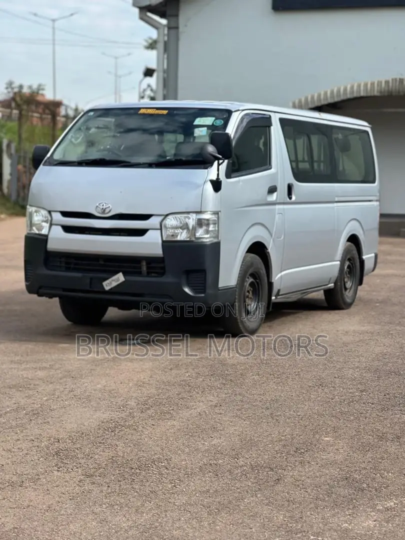 Toyota HiAce 2015 Silver