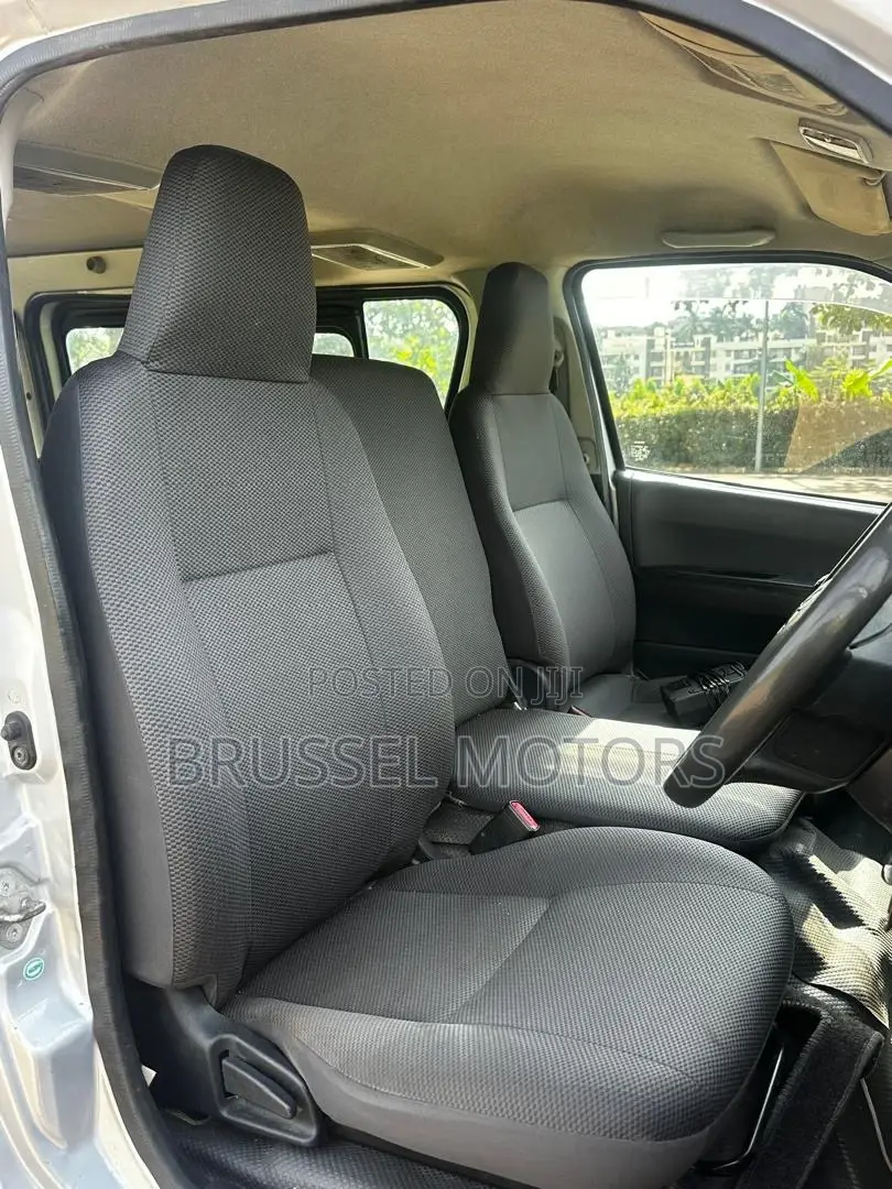 Toyota HiAce 2015 Silver