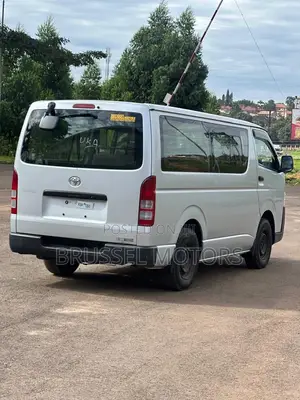 Toyota HiAce 2015 Silver