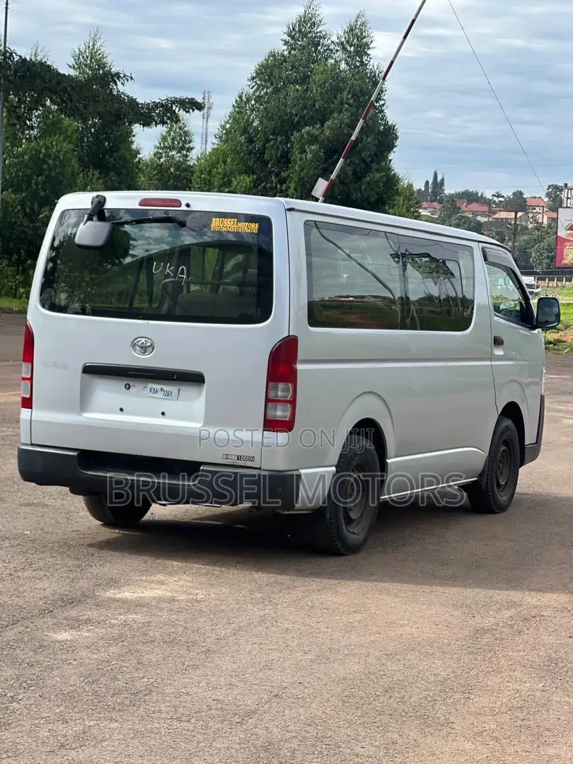 Toyota HiAce 2015 Silver