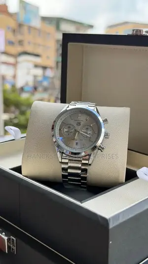 Luxury Gold-Toned Tag Heuer Carrera Chronograph Watch.