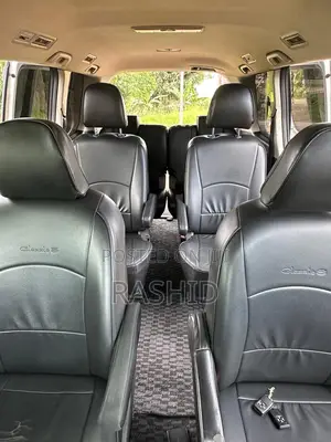Toyota Noah 2.0 158hp FWD (7 Seater) 2012 Silver