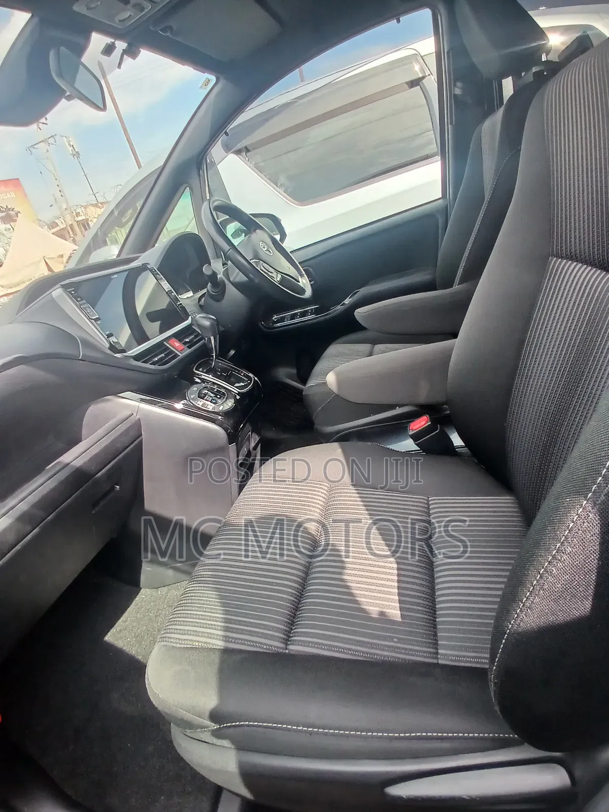 Toyota Noah 2018 White