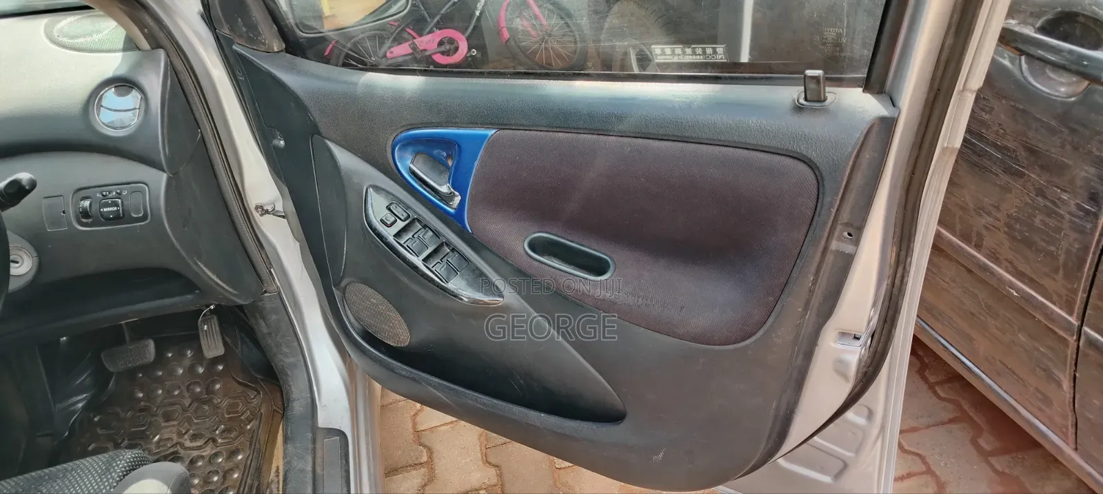 Toyota Vitz 1.5 FWD 5dr 2012 Silver