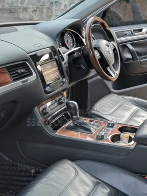 Volkswagen Touareg 2012 Black