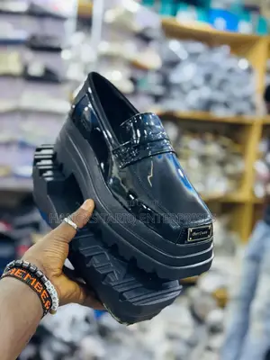 Stylish Black Patent Leather Platform Loafers – Modern Design