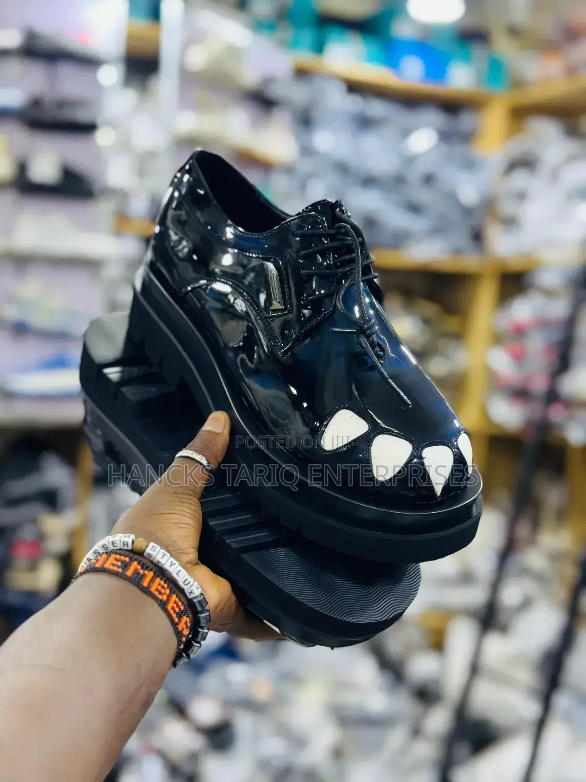 Stylish Black Patent Leather Platform Loafers – Modern Design