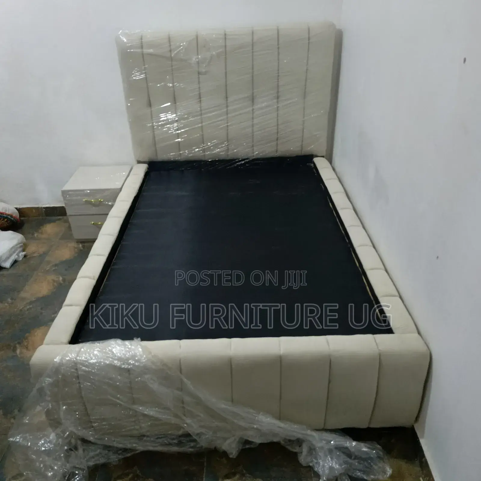 Four Seater Bed With One Side Drower