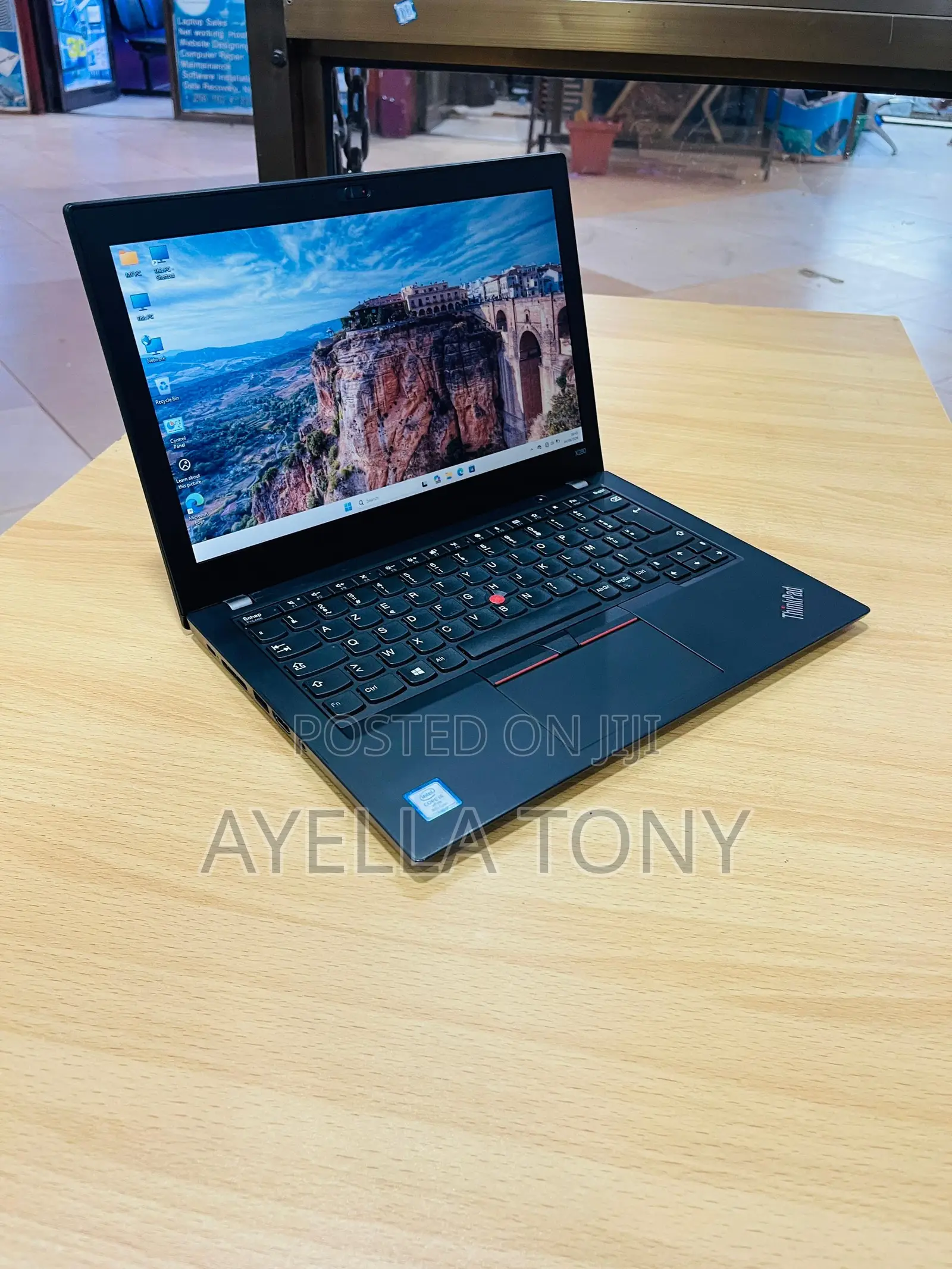 New Laptop Lenovo ThinkPad X280 8GB Intel Core i5 SSD 256GB