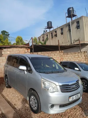 Toyota Noah 2010 Silver