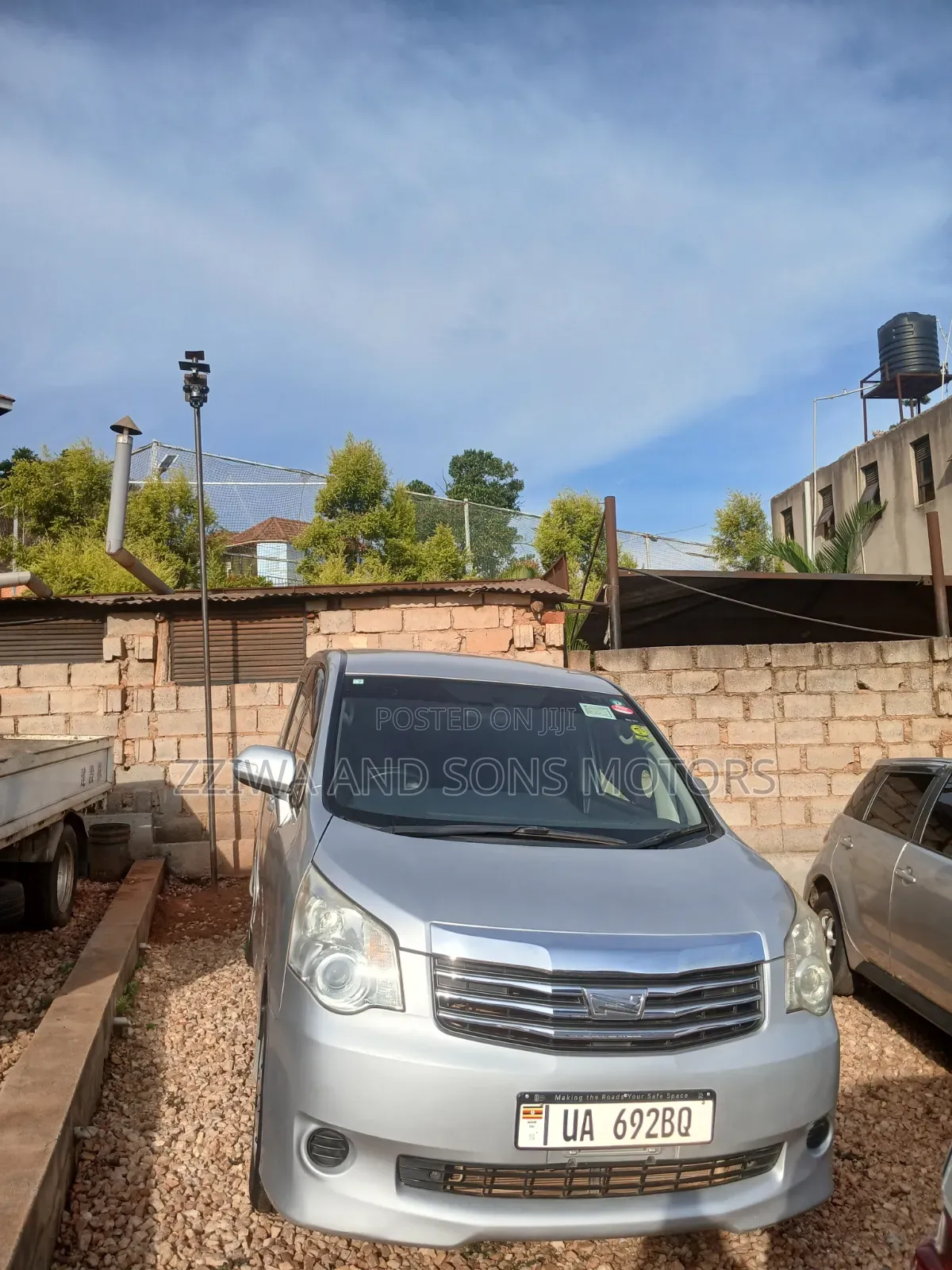 Toyota Noah 2010 Silver